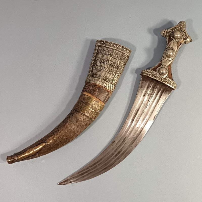 POIGNARD WAHABITE PENINSULE ARABIQUE ET AFRIQUE DE L'EST SABIKI WAHHABITE JAMBYIA DHARIA ENSEMBLE DE 2 POIGNARDS EN ARGENT